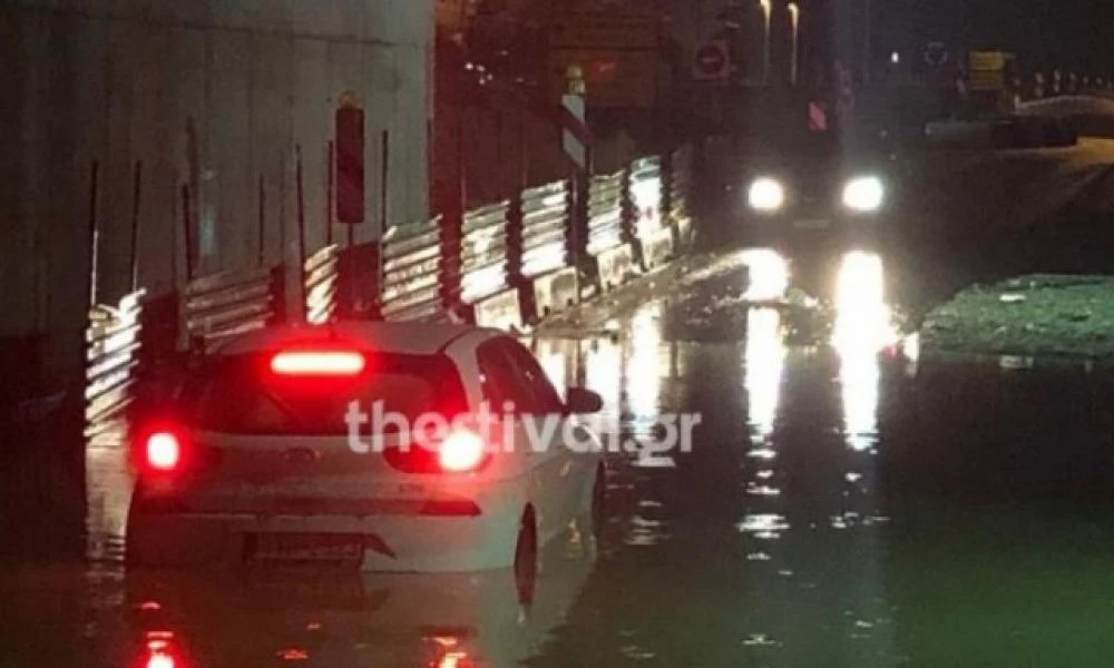 Ισχυρή βροχόπτωση «έπληξε» τη Θεσσαλονίκη -Εγκλωβίστηκαν 4 άτομα